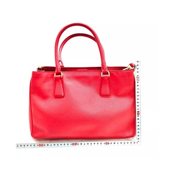 Authentic Prada Red Saffiano Galleria Tote Bag - Picture 2 of 8